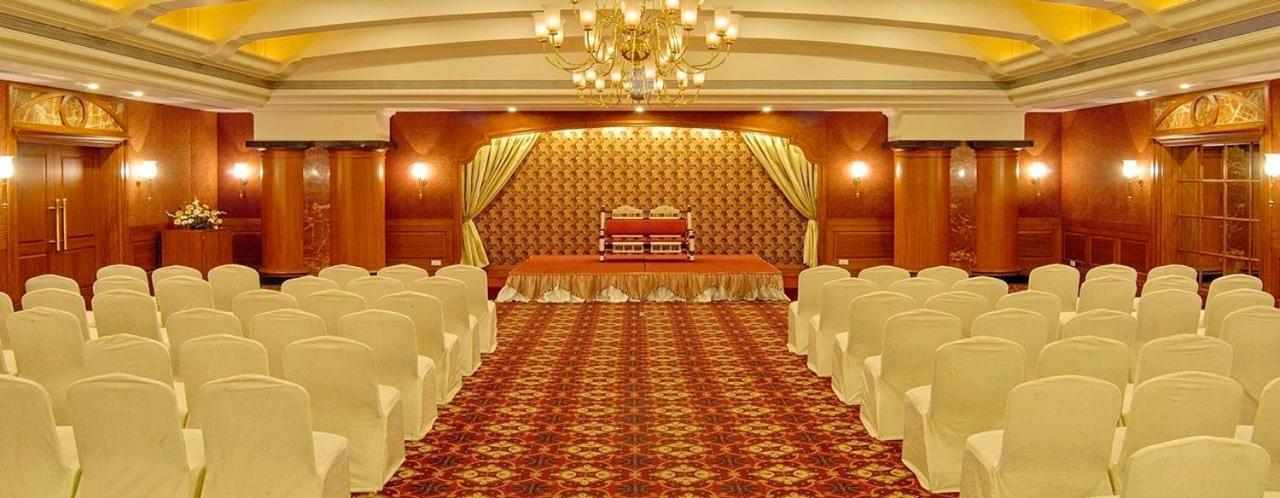 The Imperial Palace Rajkot Bagian luar foto
